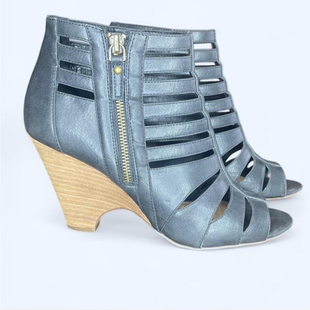 Crown Vintage Black Cage/Gladiator Style Wedge Heel Booties Size 10